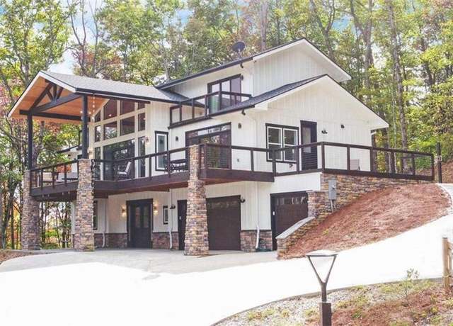 Property at 333 Favor Ln, Rabun Gap, GA 30568, 5 beds, 4.5 baths