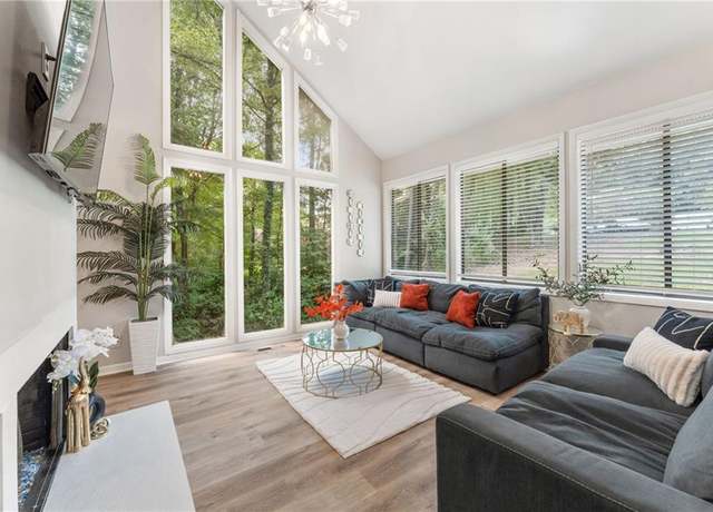 Property at 1720 Little Willeo Rd, Marietta, GA 30068, 4 beds, 2.5 baths