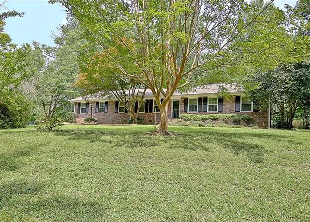 Property at 501 Bridlepath Ln, Peachtree City, GA 30269, 3 beds, 2 baths