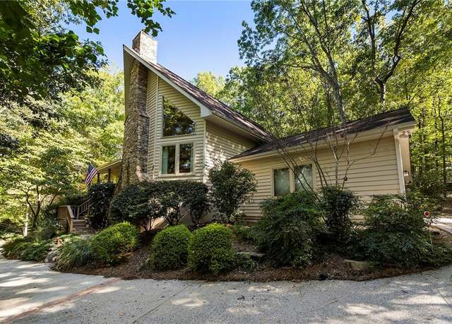 Property at 123 Cherry St, Roswell, GA 30075, 2 beds, 2 baths