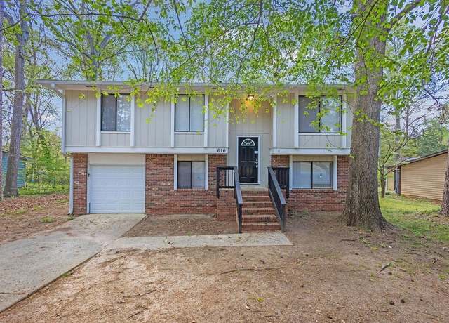 Property at 616 Country Lane Dr, Jonesboro, GA 30238, 4 beds, 2 baths