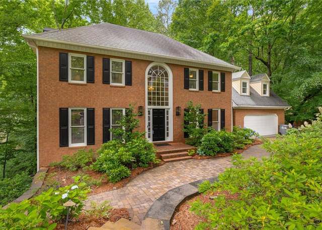 Property at 355 Highlands Trce, Roswell, GA 30075, 5 beds, 2.5 baths