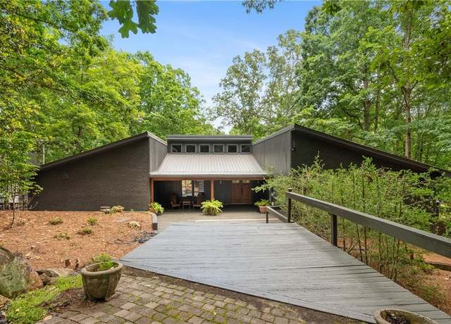 Property at 10775 Shallowford Rd, Roswell, GA 30075, 5 beds, 5 baths