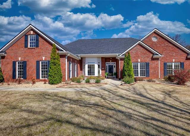 Property at 915 Cruce Lake Dr, Hoschton, GA 30548, 4 beds, 2 baths