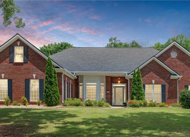 Property at 915 Cruce Lake Dr, Hoschton, GA 30548, 4 beds, 2 baths