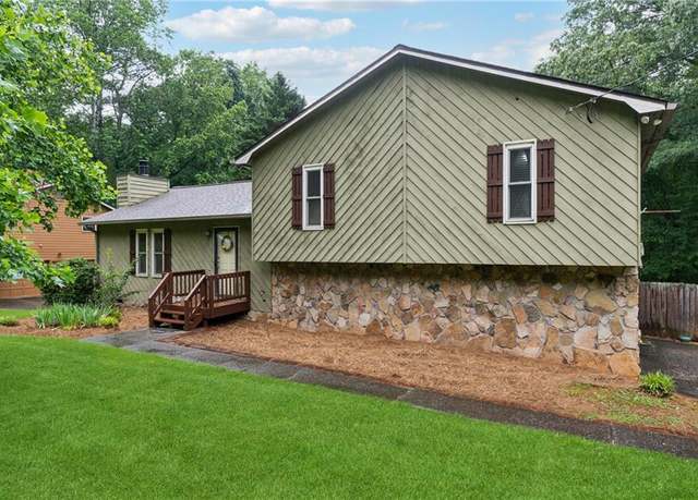 Property at 251 Sabrina Ct, Woodstock, GA 30188, 3 beds, 2 baths