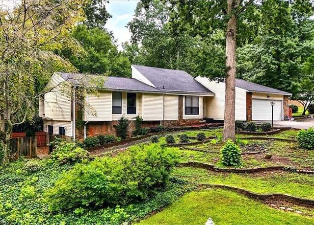 Property at 9760 Greenside Way, Douglasville, GA 30135, 4 beds, 2 baths