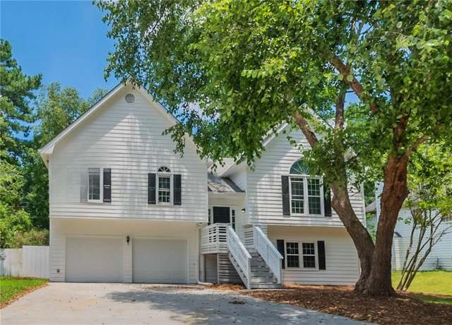 Property at 1010 Burning Bush Dr, Loganville, GA 30052, 4 beds, 3 baths