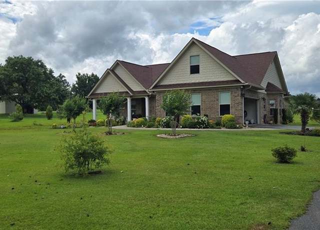 Property at 305 Maxwell Dr, Griffin, GA 30224, 3 beds, 2 baths