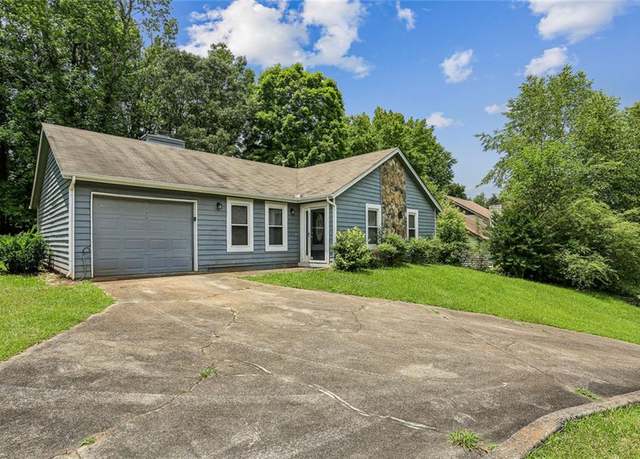 Property at 1050 Chapman Circle Cir, Stone Mountain, GA 30088, 3 beds, 2 baths