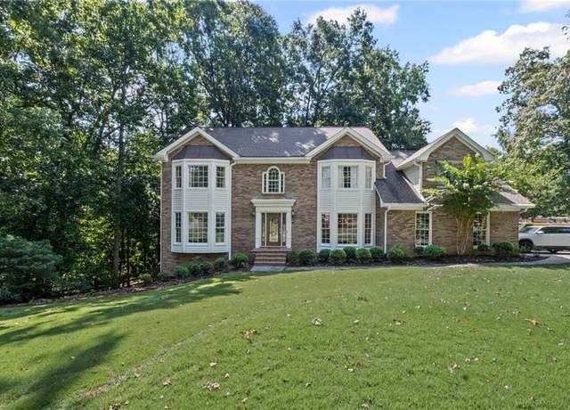 Property at 925 Ferncroft Ct, Roswell, GA 30075, 5 beds, 3.5 baths