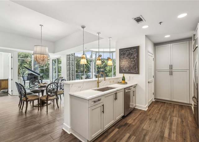 Property at 2795 Peachtree Rd NE #302, Atlanta, GA 30305, 2 beds, 2.5 baths