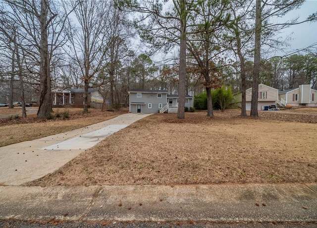 Property at 6520 Chickasaw Dr, Douglasville, GA 30135, 5 beds, 2 baths