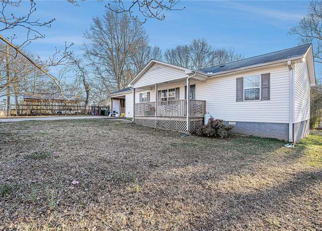 Property at 145 Goldust Ave, Clarkesville, GA 30523, 3 beds, 2 baths