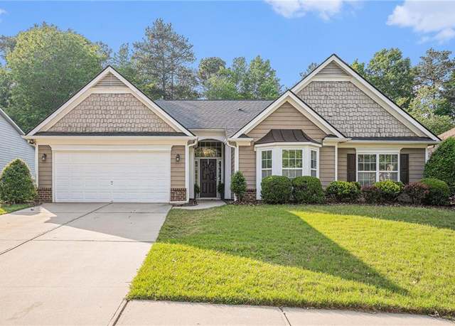 Property at 352 Southgate Dr, Locust Grove, GA 30248, 3 beds, 2 baths