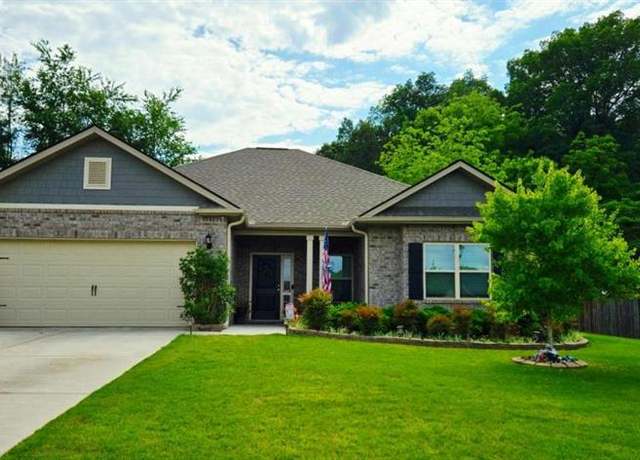 Property at 395 Brooks Village Dr, Pendergrass, GA 30567, 3 beds, 2 baths