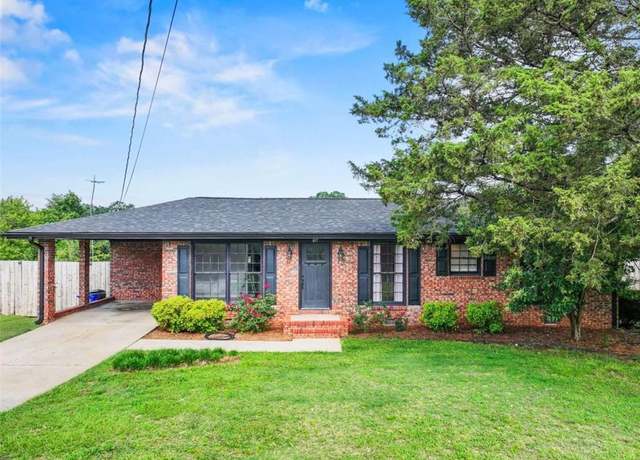 Property at 617 Lakeview Dr, Monroe, GA 30656, 3 beds, 1.5 baths