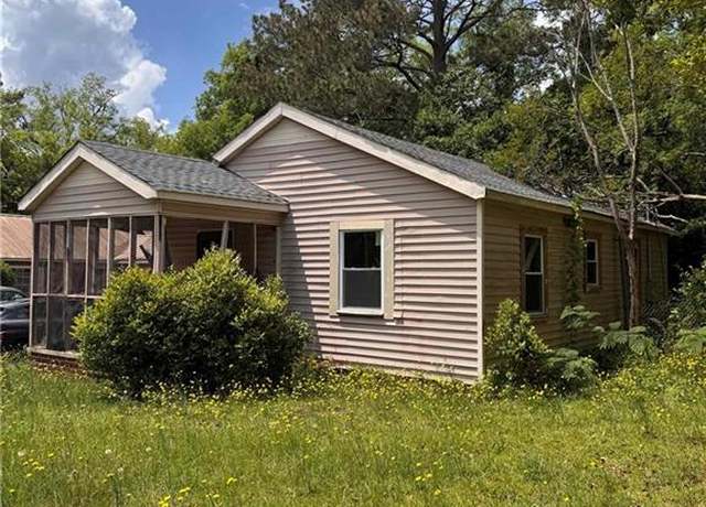Property at 1061 Cypress Dr, Macon, GA 31204, 2 beds, 1 bath