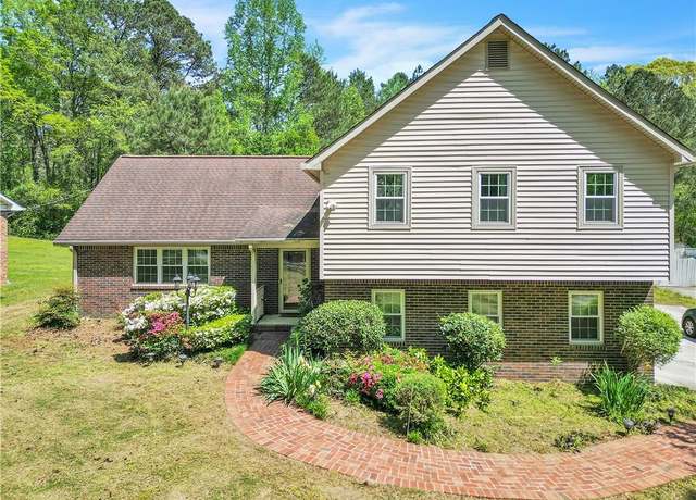 Property at 9082 Chestnut Lake Dr, Jonesboro, GA 30236, 4 beds, 2.5 baths