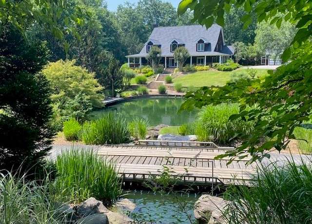 Property at 6030 Seminole Dr, Flowery Branch, GA 30542, 5 beds, 6 baths