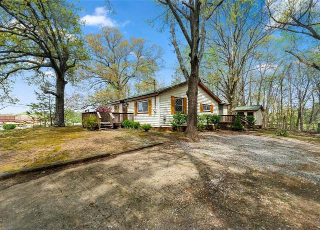 Property at 4980 W Chapel Hill Rd, Douglasville, GA 30135, 3 beds, 2 baths