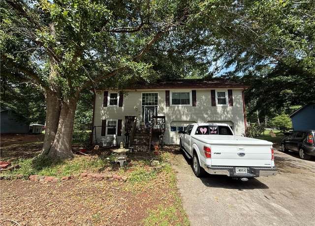 Property at 135 Woodcrest Dr, Covington, GA 30016, 3 beds, 2 baths