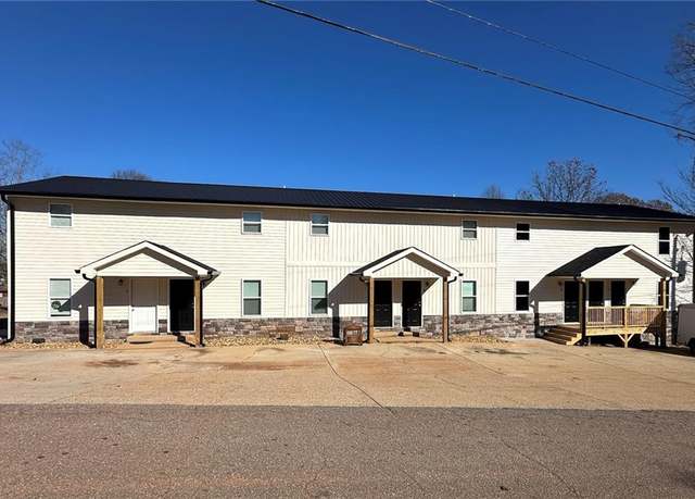 Property at 450 Camp Creek Cir, Cornelia, GA 30531, 12 beds, 7 baths