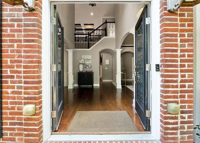 Property at 302 Shawnee Indian Ln, Suwanee, GA 30024, 5 beds, 4.5 baths