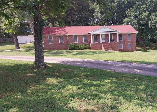 Property at 6005 Hendrix Rd, Cumming, GA 30040, 4 beds, 3 baths