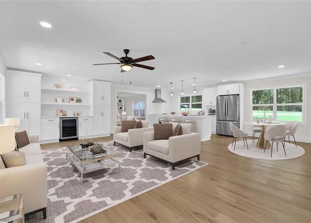 Property at 2210 Riverside Dr, Gainesville, GA 30501, 3 beds, 2.5 baths