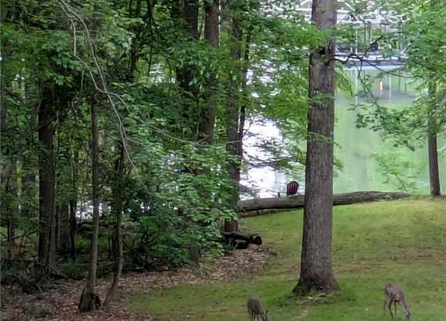 Property at 1466 W Lake Dr, Gainesville, GA 30501, 3 beds, 2 baths