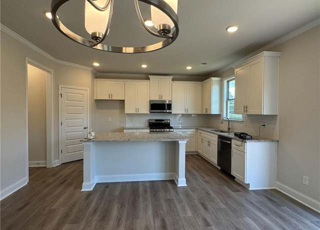 Property at 470 Hellen Valley Dr, Braselton, GA 30517, 5 beds, 3 baths