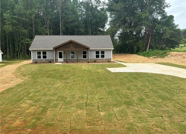 Property at 482 West Ave, Bowdon, GA 30108, 3 beds, 2 baths