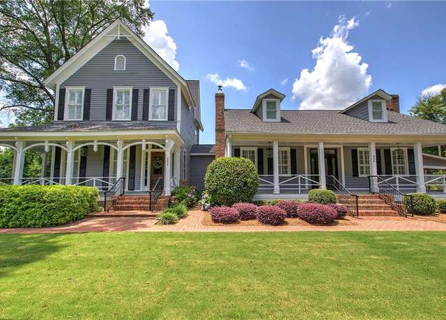 Property at 306 E Belmont Dr, Calhoun, GA 30701, 5 beds, 3.5 baths