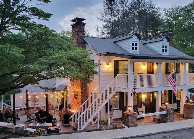 Property at 168 W West Main St, Dahlonega, GA 30533, 10 beds, 9.5 baths