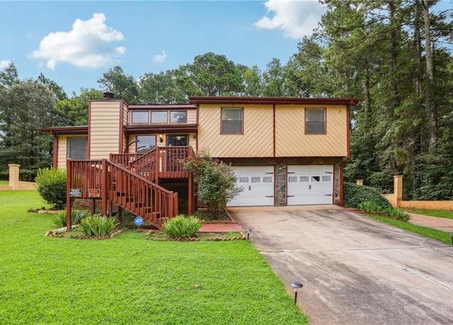 Property at 3851 Chimney Stone Ct, Ellenwood, GA 30294, 4 beds, 3 baths