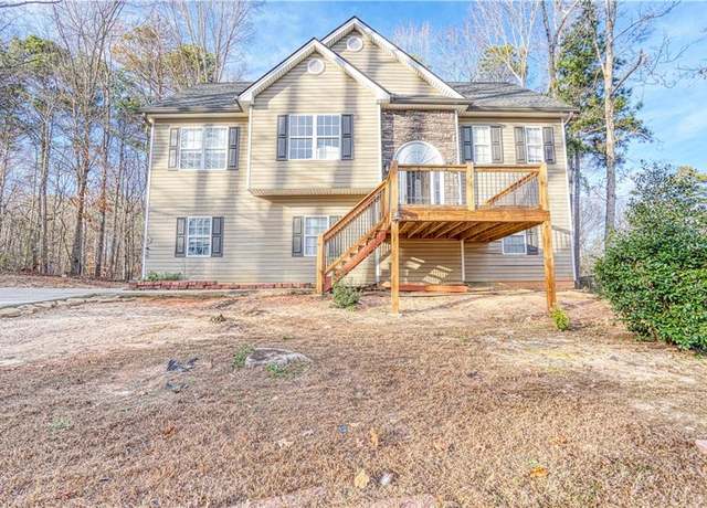 Property at 6133 Live Oak Dr, Flowery Branch, GA 30542, 4 beds, 3 baths