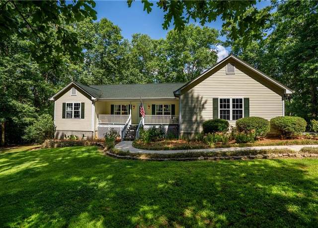 Property at 5584 Northwoods Rd, Clermont, GA 30527, 3 beds, 2 baths