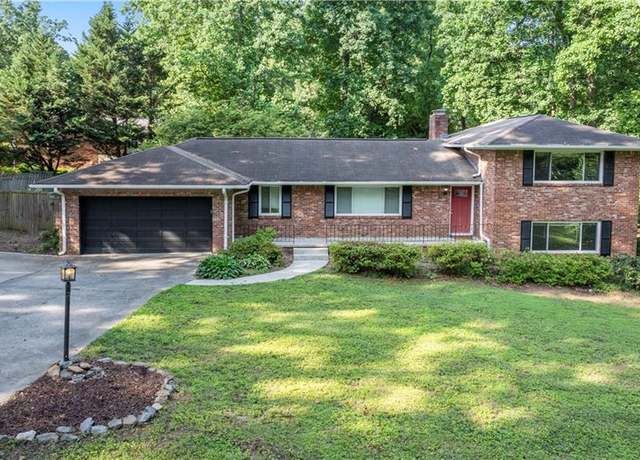 Property at 23 Hunting Creek Dr, Marietta, GA 30068, 4 beds, 2.5 baths