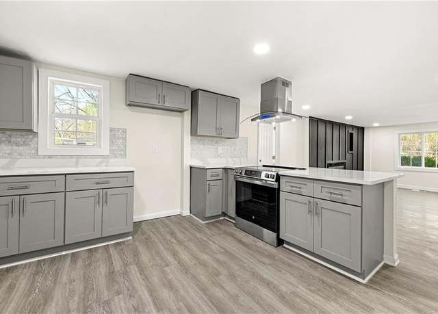 Property at 2331 Luther St, Lithonia, GA 30058, 3 beds, 2 baths