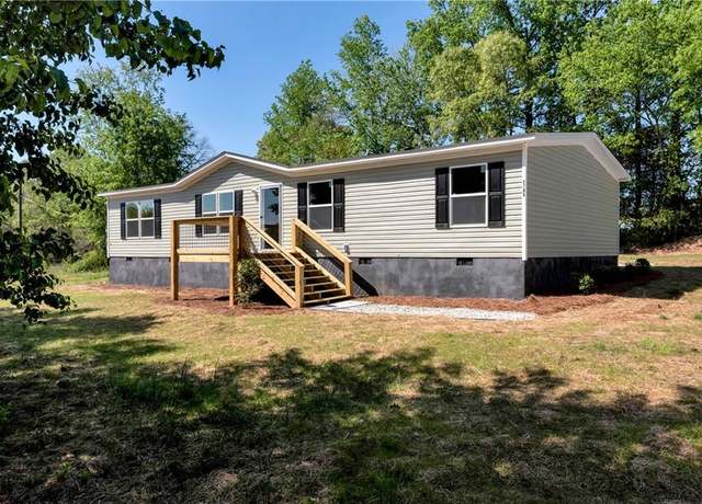 Property at 2705 Yonah Homer Rd, Lula, GA 30554, 4 beds, 2 baths