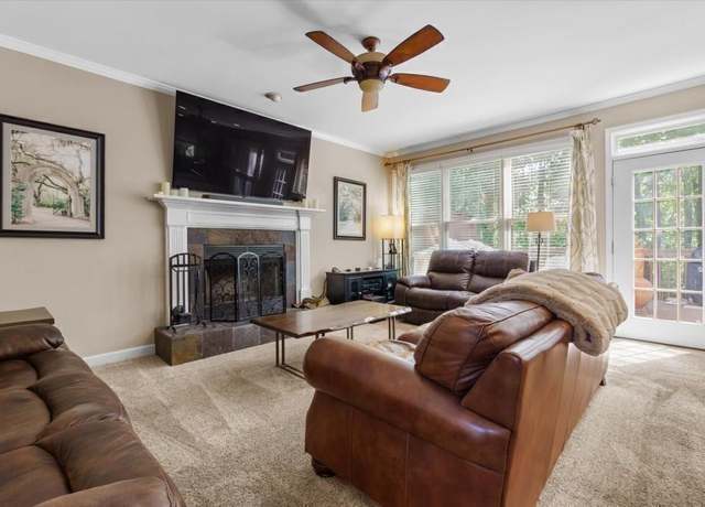 Property at 2015 Towne Lake Hls W, Woodstock, GA 30189, 5 beds, 3.5 baths