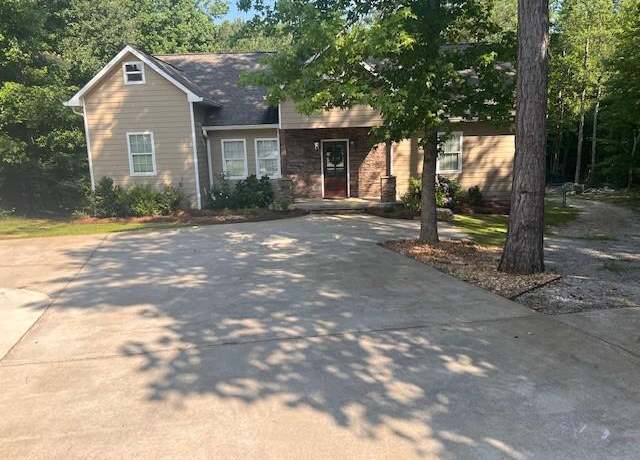 Property at 255 Emerald Pointe Dr, Carrollton, GA 30116, 3 beds, 2 baths