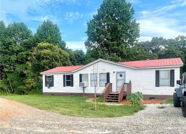 Property at 18 Coleman Dr, Cleveland, GA 30528, 3 beds, 2 baths