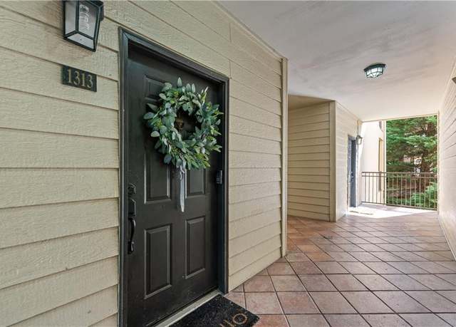 Property at 3777 Peachtree Rd NE #1313, Brookhaven, GA 30319, 2 beds, 1.5 baths