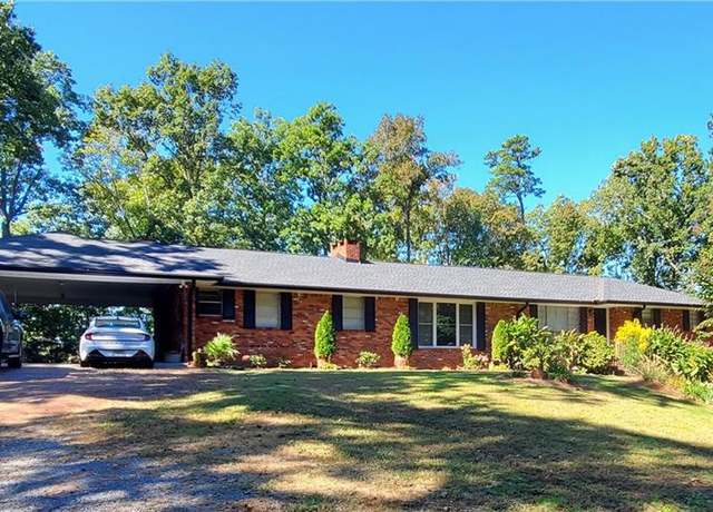 Property at 111 Lewis Dr, Calhoun, GA 30701, 3 beds, 2 baths