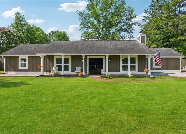Property at 3280 Pebble Hill Dr, Marietta, GA 30062, 3 beds, 2 baths