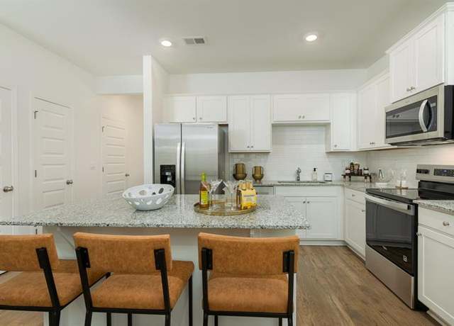 Property at 1396 Sweethshrub Pl #31, Atlanta, GA 30318, 3 beds, 2.5 baths