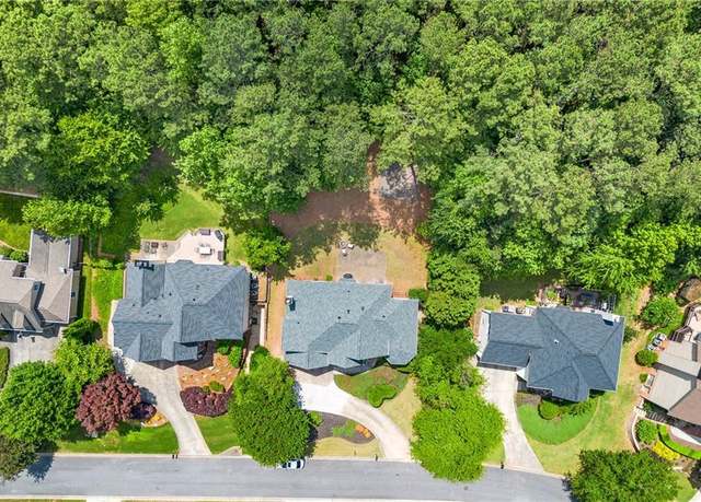Property at 542 Fairway Dr, Woodstock, GA 30189, 4 beds, 3 baths