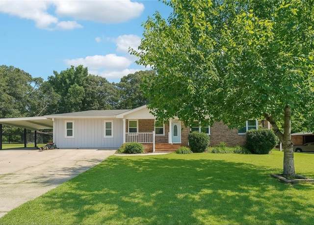 Property at 6160 King Arthur Dr, Douglasville, GA 30135, 3 beds, 2 baths